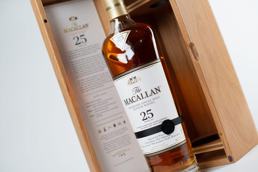 10008235495_ Macallan-Sherry-Oak-Cask-25-Year-Old_05